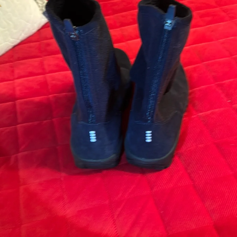 Land’s End Men’s Navy Blue Winter Boots with Back Zippers